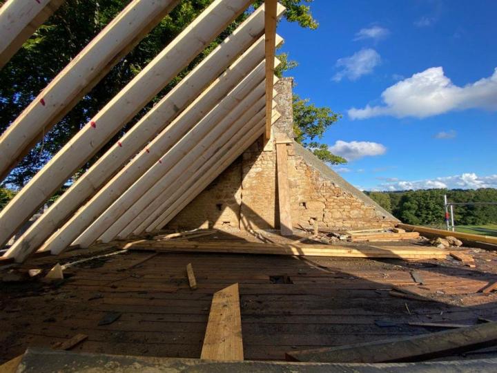 Nous maîtrisons parfaitement la construction de charpentes traditionnelles.